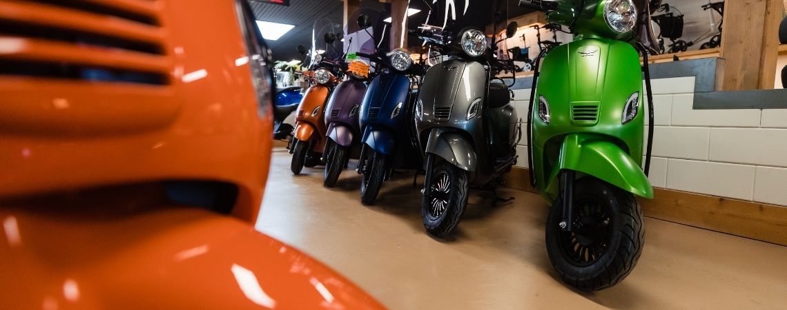 Pijnboom Willen Tonen Riva scooter kopen? Scherpe prijzen - Polderscooter